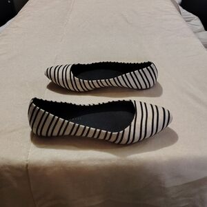 Ladies Size 8 Cute Pixie Dress Flats